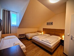 Mikon Eastgate Hotel