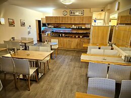 Mikon Eastgate Hotel