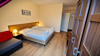 Mikon Eastgate Hotel