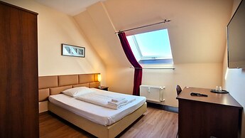 Mikon Eastgate Hotel