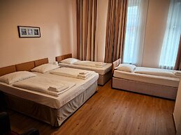 Mikon Eastgate Hotel