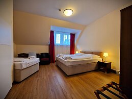 Mikon Eastgate Hotel