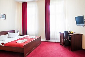 Mikon Eastgate Hotel