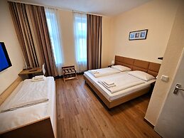 Mikon Eastgate Hotel