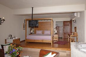 Mandarin & Mango Boutique Hotel