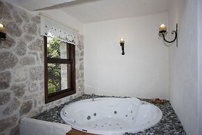 Mandarin & Mango Boutique Hotel