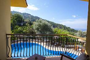 Mandarin & Mango Boutique Hotel