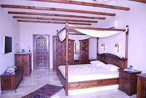 Mandarin & Mango Boutique Hotel