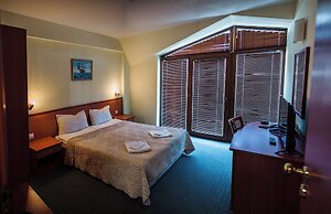 Dionis Hotel