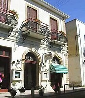 Kiniras Traditional Hotel & Restaurant