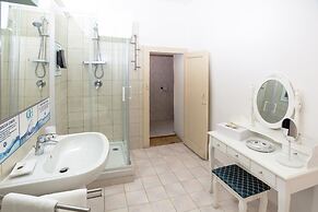 Giardino Giusti House & Court