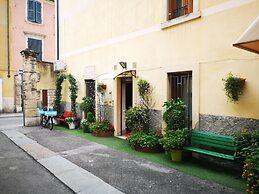 Giardino Giusti House & Court