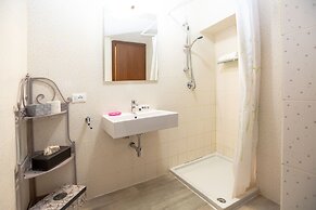 Giardino Giusti House & Court