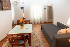 Giardino Giusti House & Court