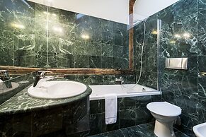 Royal Road Residence