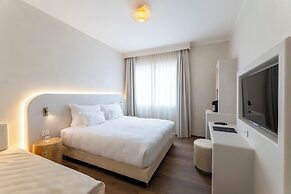 Hi Hotels Sirmione - Lakeview Pool