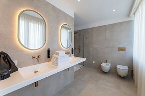 Hi Hotels Sirmione - Lakeview Pool