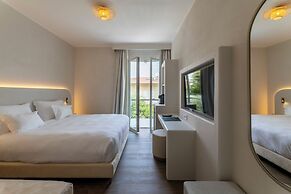 Hi Hotels Sirmione - Lakeview Pool