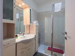 Residence House Aramis Down Town