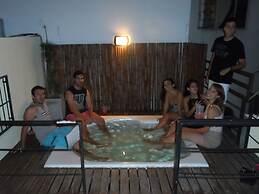 Sabatico Travelers Hostel & Guesthouse