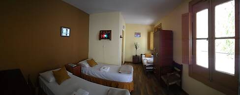 Sabatico Travelers Hostel & Guesthouse