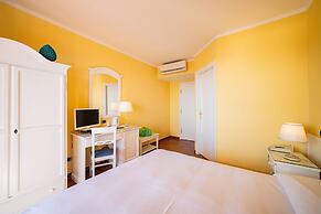 Mendolia Beach Hotel