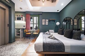 Ainb Born-damas Apartments