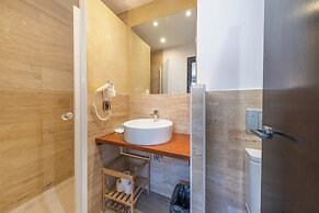 Ainb Born-damas Apartments