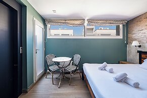 Ainb Born-damas Apartments