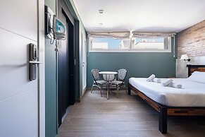 Ainb Born-damas Apartments