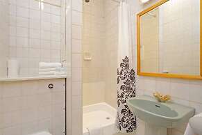 London Visitors Hotel