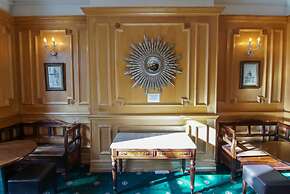 London Visitors Hotel