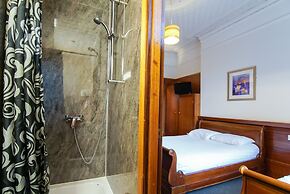 London Visitors Hotel