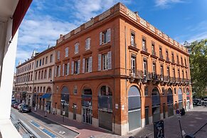 Ours Blanc - Place Victor Hugo
