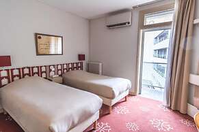 Ours Blanc - Place Victor Hugo