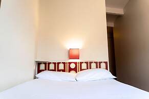 Ours Blanc - Place Victor Hugo