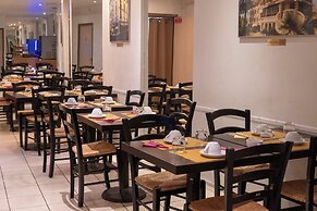 Ours Blanc - Place Victor Hugo