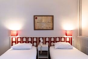 Ours Blanc - Place Victor Hugo