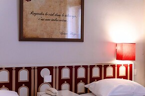 Ours Blanc - Place Victor Hugo