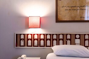 Ours Blanc - Place Victor Hugo