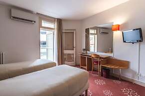 Ours Blanc - Place Victor Hugo