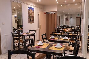 Ours Blanc - Place Victor Hugo