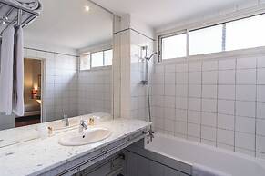 Ours Blanc - Place Victor Hugo