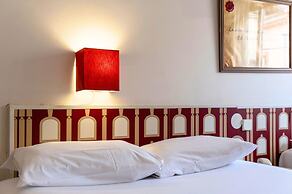 Ours Blanc - Place Victor Hugo