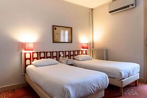 Ours Blanc - Place Victor Hugo