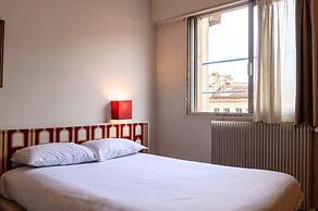 Ours Blanc - Place Victor Hugo