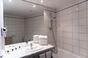 Ours Blanc - Place Victor Hugo