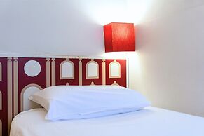 Ours Blanc - Place Victor Hugo