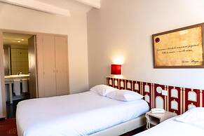 Ours Blanc - Place Victor Hugo