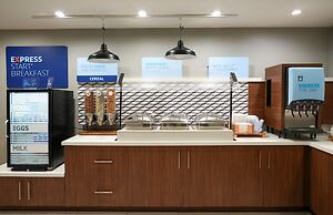 Holiday Inn Express & Suites Dallas Southwest-Cedar Hill by IHG